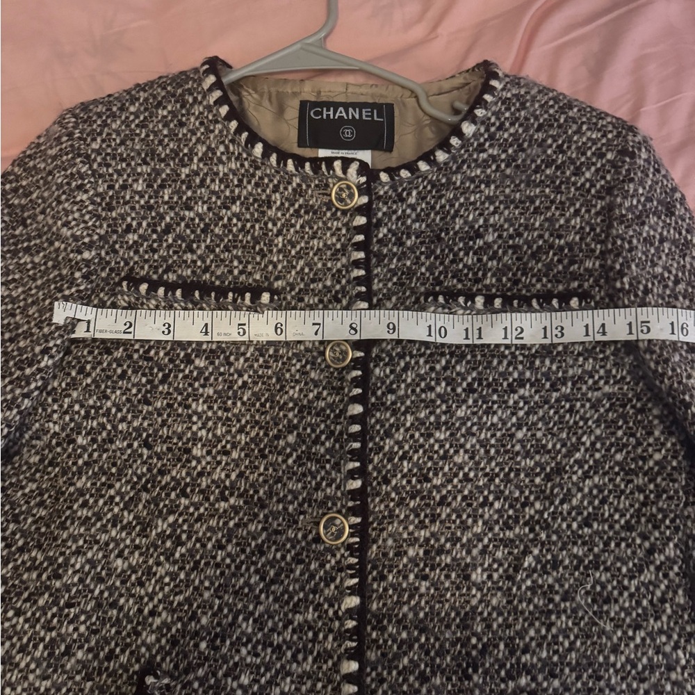 Chanel Women's Black and Cream Tweed Blazer - Picture 12 of 13